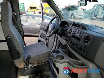 Piąte zdjęcie samochodu w środku: 2017 FORD ECONOLINE E350 SUPER DUTY CUTAWAY VAN VIN:1FDEE3FS5HDC19313 - miniatura