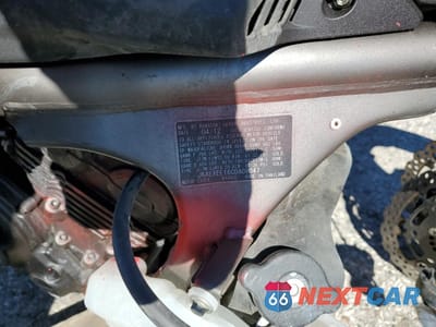 Zdjęcie 10 z 11 samochodu: 2012 KAWASAKI EX650 EC VIN:JKAEXEE16CDA08047 - miniatura