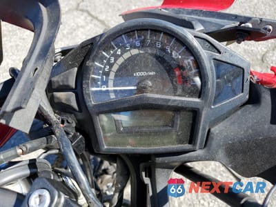 Zdjęcie 8 z 11 samochodu: 2012 KAWASAKI EX650 EC VIN:JKAEXEE16CDA08047 - miniatura