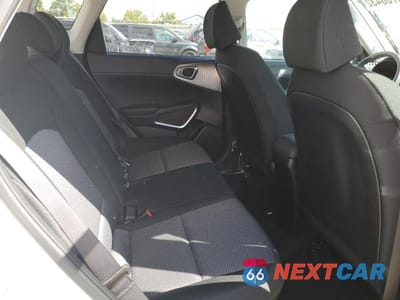 Zdjęcie 6 z 10 samochodu: 2022 KIA SOUL LX VIN:KNDJ23AU7N7151787 - miniatura