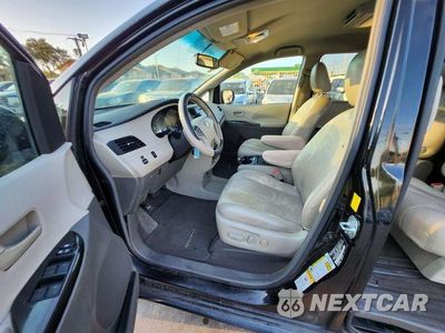 Zdjęcie 24 z 34 samochodu: 2011 TOYOTA SIENNA LE VIN:5TDKK3DC9BS024239 - miniatura