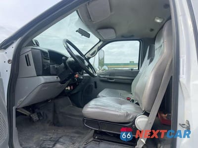 Trzecie zdjęcie samochodu z tyłu: 2010 FORD F750 SUPER DUTY VIN:3FRXF7FH2AV270782 - miniatura