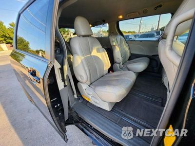 Zdjęcie 16 z 34 samochodu: 2011 TOYOTA SIENNA LE VIN:5TDKK3DC9BS024239 - miniatura