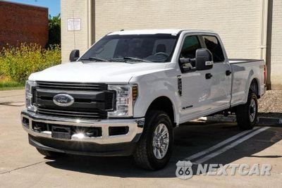 Trzecie zdjęcie samochodu z tyłu: 2019 FORD F350 SUPER DUTY VIN:1FT8W3BT5KEC88002 - miniatura