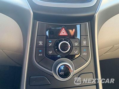 Zdjęcie 8 z 22 samochodu: 2014 HYUNDAI ELANTRA SE VIN:5NPDH4AE2EH527527 - miniatura