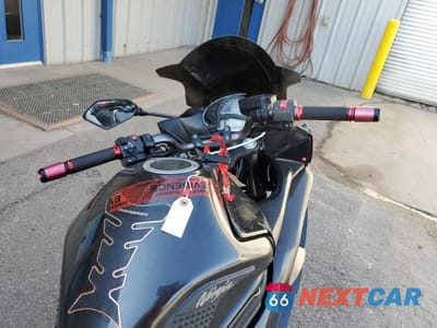 Piąte zdjęcie samochodu w środku: 2016 KAWASAKI EX650 F VIN:JKAEXEF14GDA28351 - miniatura