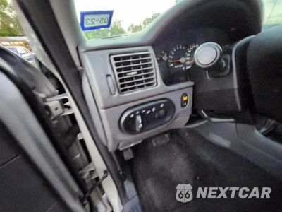 Zdjęcie 26 z 32 samochodu: 2005 FORD EXPLORER XLT VIN:1FMZU63KX5UA19467 - miniatura