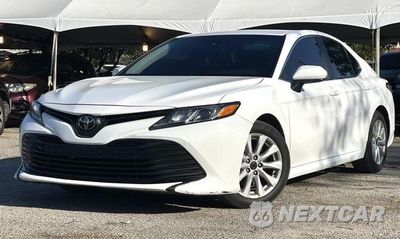 2018 TOYOTA CAMRY L 4T1B11HK5JU501537 - główne zdjęcie licytacji z USA - miniatura