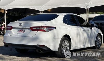 Zdjęcie 7 z 13 samochodu: 2018 TOYOTA CAMRY L VIN:4T1B11HK5JU501537 - miniatura