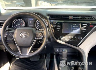 Zdjęcie 10 z 13 samochodu: 2018 TOYOTA CAMRY L VIN:4T1B11HK5JU501537 - miniatura