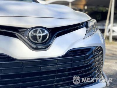 Zdjęcie 9 z 13 samochodu: 2018 TOYOTA CAMRY L VIN:4T1B11HK5JU501537 - miniatura