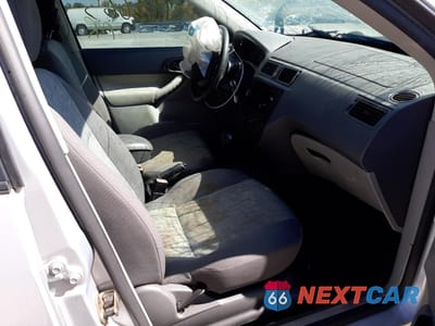 Piąte zdjęcie samochodu w środku: 2005 FORD FOCUS ZX4 VIN:1FAFP34N05W237787 - miniatura
