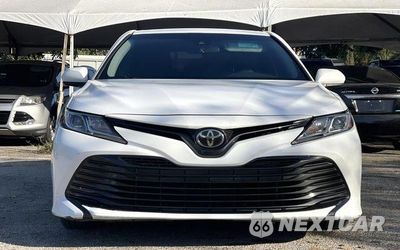 Trzecie zdjęcie samochodu z tyłu: 2018 TOYOTA CAMRY L VIN:4T1B11HK5JU501537 - miniatura