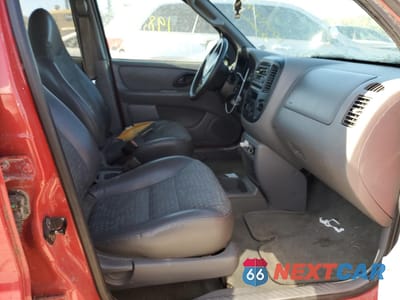 Piąte zdjęcie samochodu w środku: 2001 FORD ESCAPE VIN:1FMYU01121KC62697 - miniatura