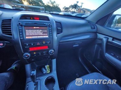 Zdjęcie 12 z 47 samochodu: 2013 KIA SORENTO SX VIN:5XYKW4A23DG386556 - miniatura