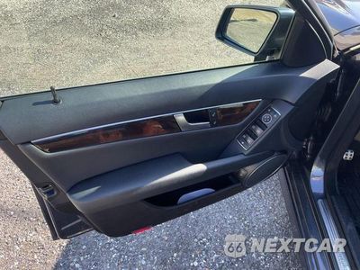 Zdjęcie 13 z 23 samochodu: 2014 MERCEDES-BENZ C 250 VIN:WDDGF4HBXEA949931 - miniatura