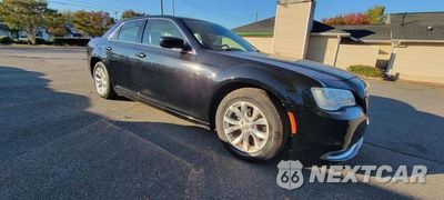 Czwarte zdjęcie samochodu z boku: 2015 CHRYSLER 300 LIMITED VIN:2C3CCAAG4FH807202 - miniatura