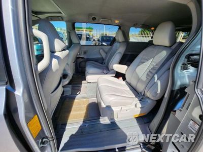 Zdjęcie 30 z 42 samochodu: 2011 TOYOTA SIENNA XLE VIN:5TDDK3DCXBS014988 - miniatura