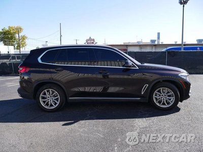Czwarte zdjęcie samochodu z boku: 2021 BMW X5 XDRIVE40I VIN:5UXCR6C07M9G27427 - miniatura