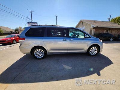 Trzecie zdjęcie samochodu z tyłu: 2011 TOYOTA SIENNA XLE VIN:5TDDK3DCXBS014988 - miniatura