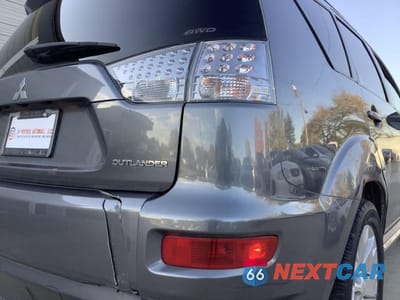 Zdjęcie 14 z 55 samochodu: 2011 MITSUBISHI OUTLANDER SE VIN:JA4JT3AW4BU031368 - miniatura