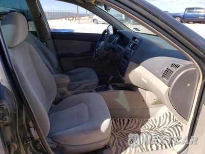 Piąte zdjęcie samochodu w środku: 2004 KIA SPECTRA LX VIN:KNAFE122145052033 - miniatura