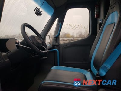 Piąte zdjęcie samochodu w środku: 2022 RIVIAN EDV 700 VIN:7FCEHDB71NN000268 - miniatura