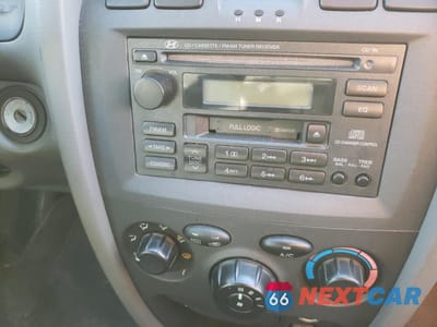 Zdjęcie 9 z 10 samochodu: 2002 HYUNDAI SANTA FE GLS VIN:KM8SC13D02U245599 - miniatura