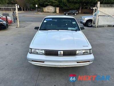 Trzecie zdjęcie samochodu z tyłu: 1994 OLDSMOBILE CUTLASS CIERA S VIN:1G3AG55M6R6414709 - miniatura