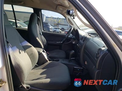 Piąte zdjęcie samochodu w środku: 2002 JEEP LIBERTY SPORT VIN:1J4GL48K72W187153 - miniatura