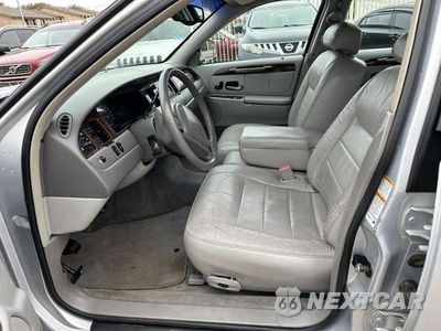 Zdjęcie 9 z 23 samochodu: 2001 LINCOLN TOWN CAR EXECUTIVE VIN:1LNHM81W51Y724922 - miniatura