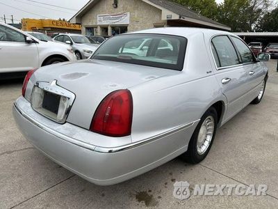 Zdjęcie 15 z 23 samochodu: 2001 LINCOLN TOWN CAR EXECUTIVE VIN:1LNHM81W51Y724922 - miniatura