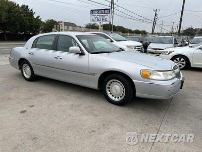 Zdjęcie 14 z 23 samochodu: 2001 LINCOLN TOWN CAR EXECUTIVE VIN:1LNHM81W51Y724922 - miniatura
