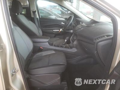 Piąte zdjęcie samochodu w środku: 2017 FORD ESCAPE SE VIN:1FMCU0GD9HUE91405 - miniatura
