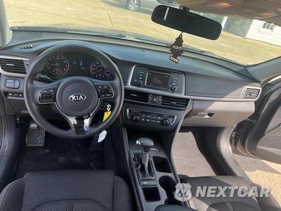 Zdjęcie 8 z 10 samochodu: 2017 KIA OPTIMA LX VIN:5XXGT4L35HG130479 - miniatura