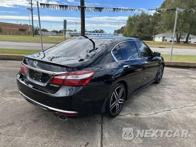 Trzecie zdjęcie samochodu z tyłu: 2017 HONDA ACCORD SPORT VIN:1HGCR2F55HA287358 - miniatura