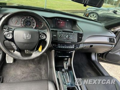 Zdjęcie 8 z 10 samochodu: 2017 HONDA ACCORD SPORT VIN:1HGCR2F55HA287358 - miniatura