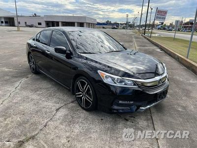 Czwarte zdjęcie samochodu z boku: 2017 HONDA ACCORD SPORT VIN:1HGCR2F55HA287358 - miniatura