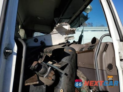 Piąte zdjęcie samochodu w środku: 2018 VOLVO VN VNM VIN:4V4M39DF6JN885261 - miniatura