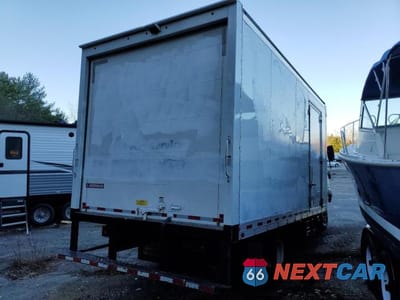 Czwarte zdjęcie samochodu z boku: 2022 ISUZU NPR HD VIN:JALC4W160N7014243 - miniatura