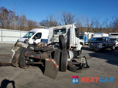 Czwarte zdjęcie samochodu z boku: 2018 VOLVO VN VNM VIN:4V4M39DF6JN885261 - miniatura