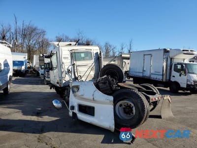 Trzecie zdjęcie samochodu z tyłu: 2018 VOLVO VN VNM VIN:4V4M39DF6JN885261 - miniatura