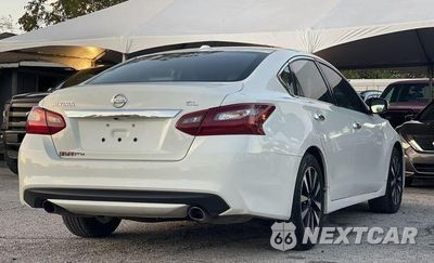 Piąte zdjęcie samochodu w środku: 2018 NISSAN ALTIMA 2.5 VIN:1N4AL3AP6JC174881 - miniatura