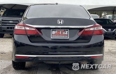 Piąte zdjęcie samochodu w środku: 2017 HONDA ACCORD EXL VIN:1HGCR2F97HA258995 - miniatura