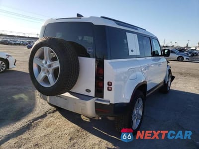 Trzecie zdjęcie samochodu z tyłu: 2020 LAND ROVER DEFENDER 110 S VIN:SALEJEEX4L2015673 - miniatura