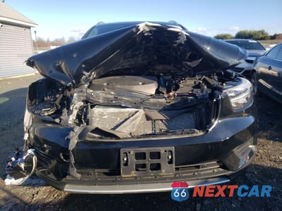 Piąte zdjęcie samochodu w środku: 2019 VOLVO XC40 T5 MOMENTUM VIN:YV4162XZ9K2007925 - miniatura