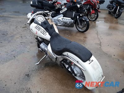 Trzecie zdjęcie samochodu z tyłu: 2003 SUZUKI VL800 VIN:JS1VS54A632109050 - miniatura