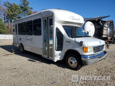Czwarte zdjęcie samochodu z boku: 2007 FORD ECONOLINE E450 SUPER DUTY CUTAWAY VAN VIN:1FDXE45SX7DB21599 - miniatura