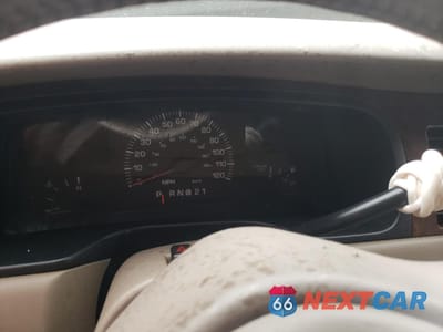 Zdjęcie 9 z 13 samochodu: 2001 LINCOLN TOWN CAR EXECUTIVE VIN:1LNHM81W91Y733042 - miniatura