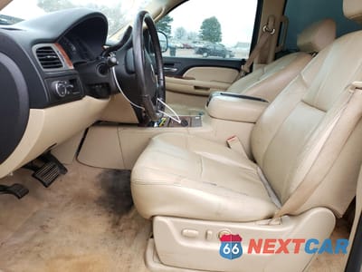 Zdjęcie 7 z 13 samochodu: 2008 CHEVROLET SUBURBAN C1500 LS VIN:3GNFC16018G176519 - miniatura